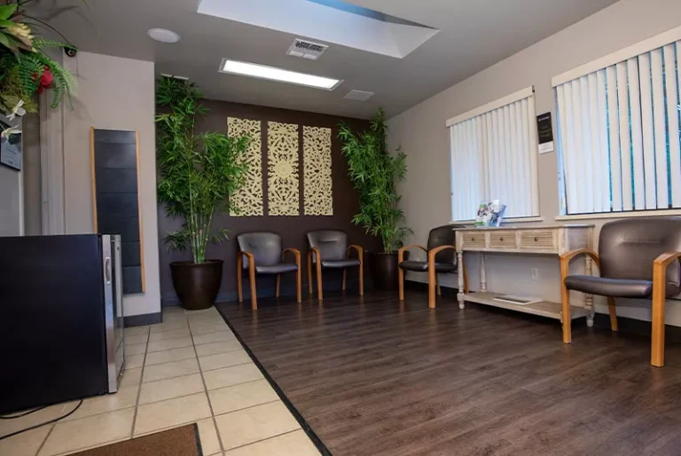 Waiting area of Paramount Implant Center in Sacramento Valley