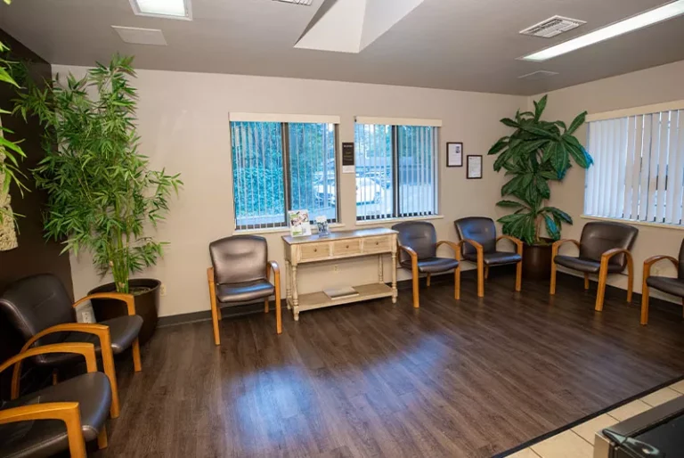 Waiting area of Paramount Implant Center in Sacramento Valley